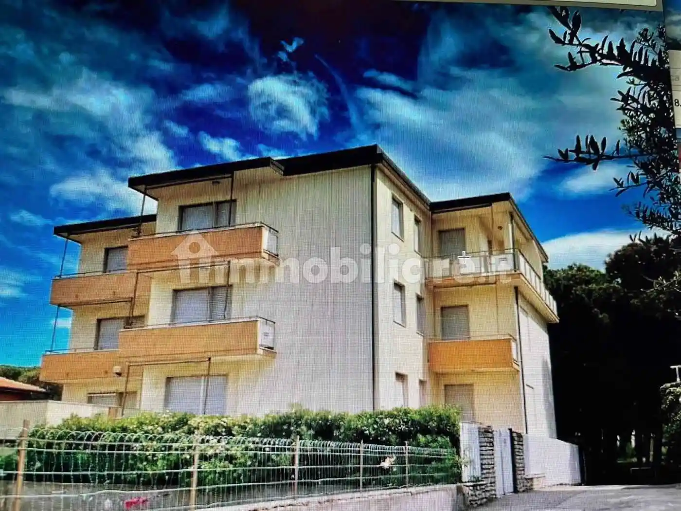 Palazzo - Edificio in vendita a Cecina