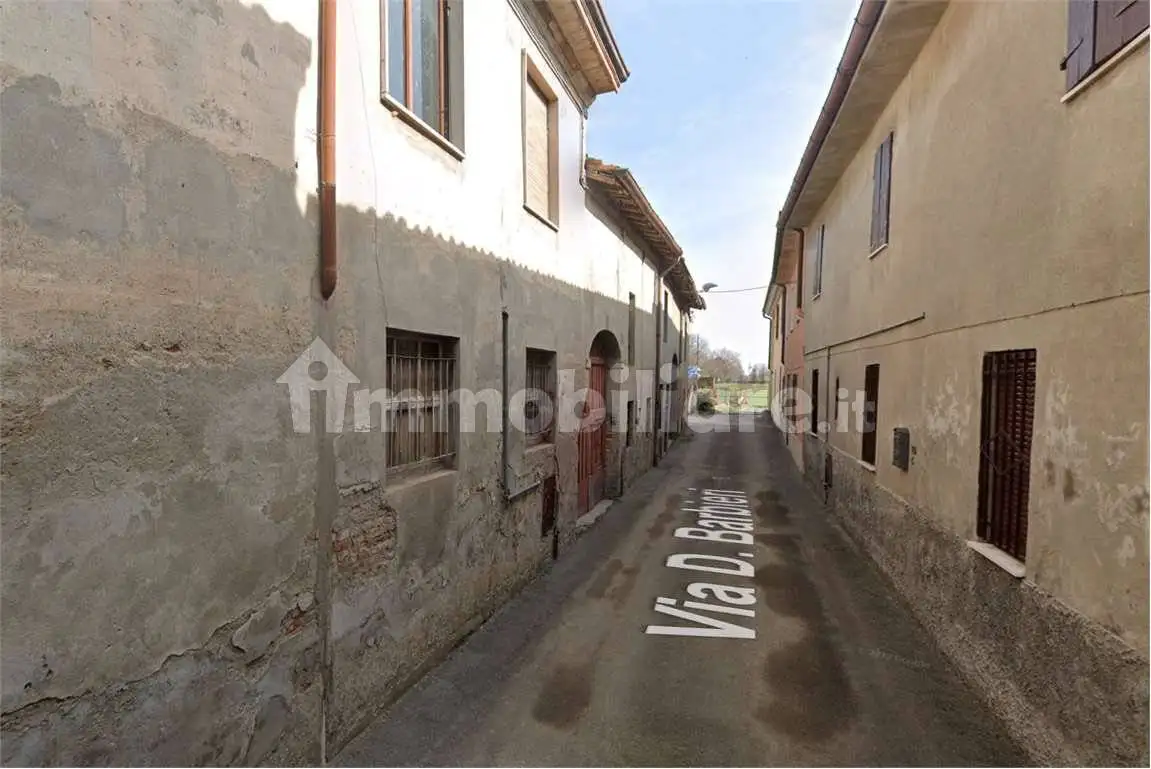 Palazzo - Stabile in asta a Gabbioneta-Binanuova