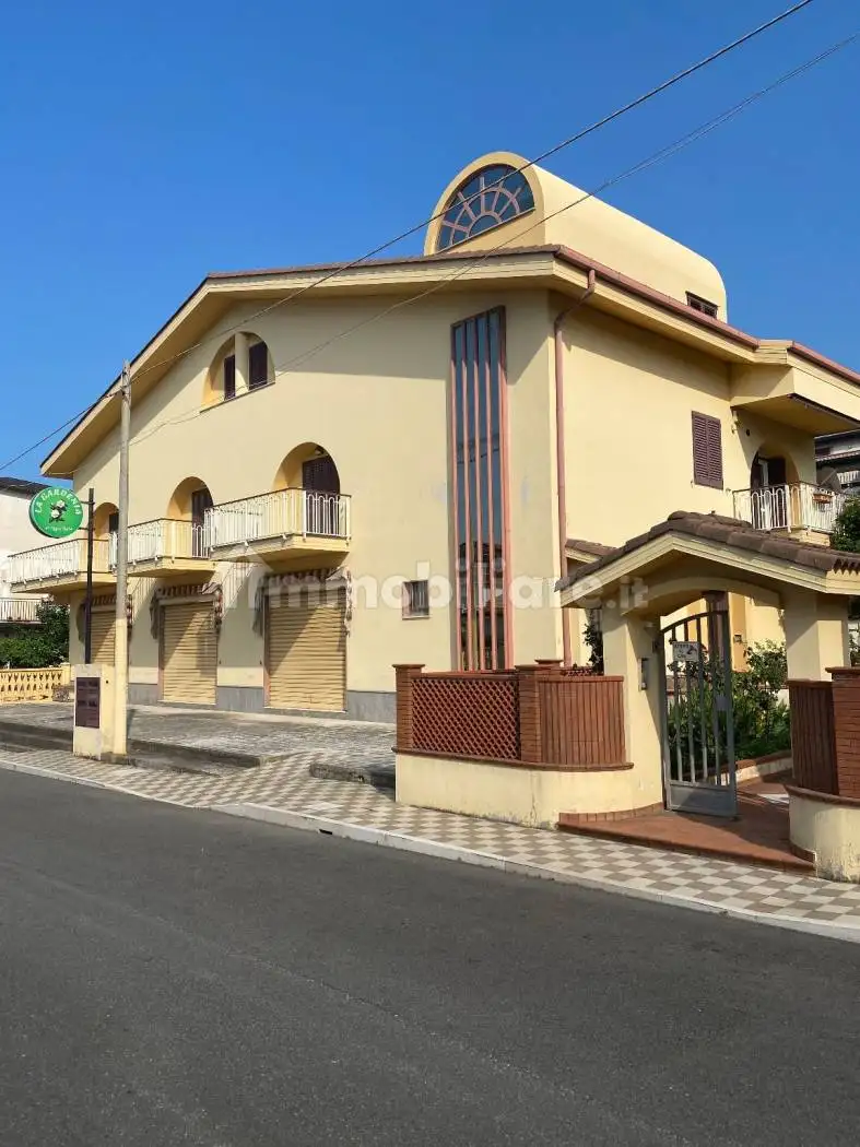 Appartamento in vendita a Roseto Capo Spulico