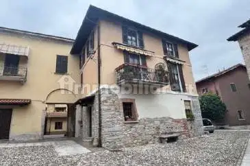 Casa indipendente in asta a Daverio