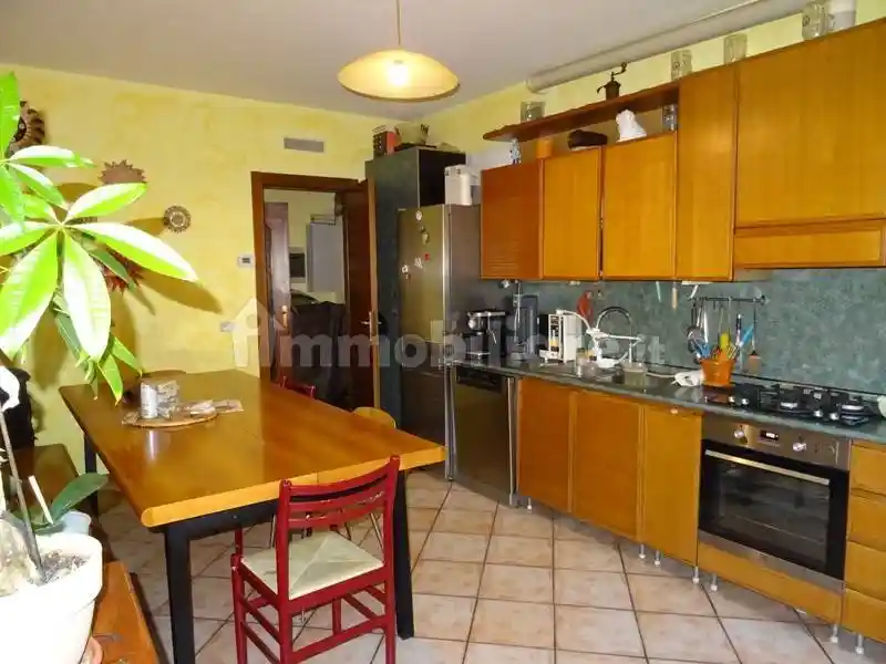 Appartamento in vendita a Cocquio-Trevisago