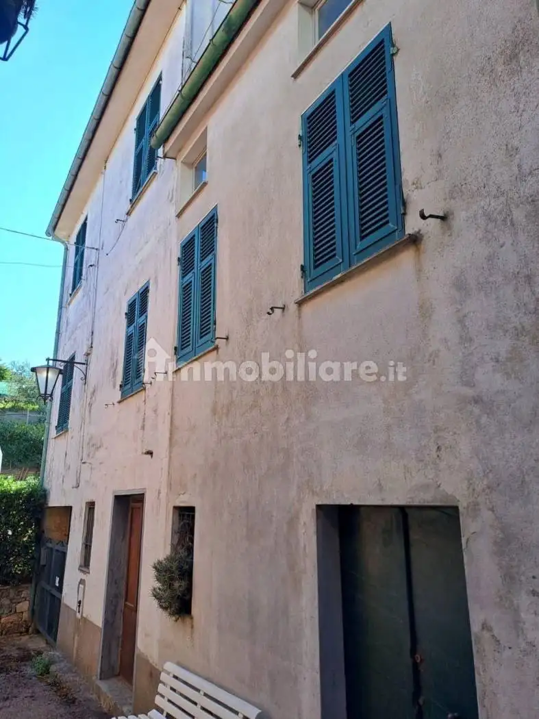Casa indipendente in vendita a Castiglione Chiavarese