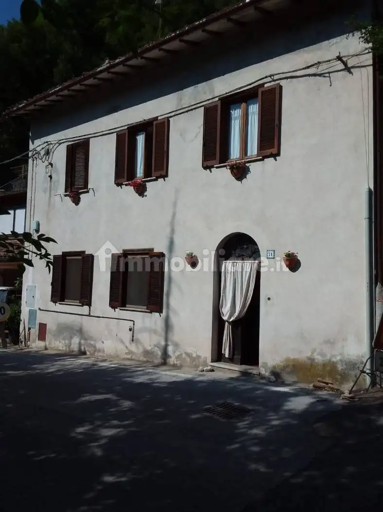 Palazzo - Edificio in vendita a Preci