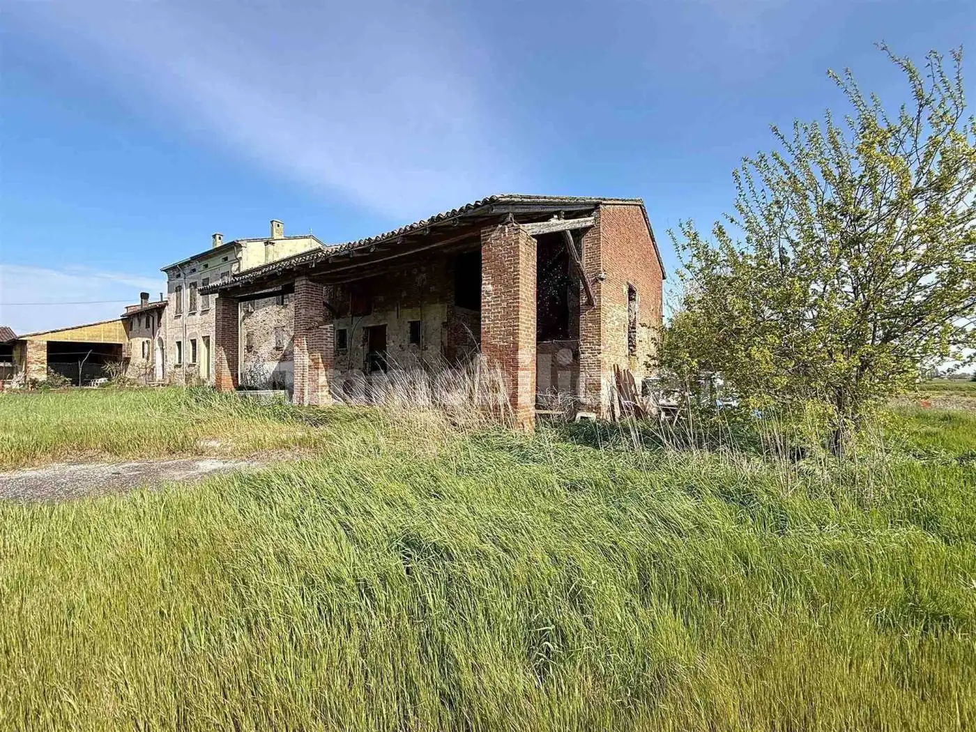 Rustico, da ristrutturare, 415 m², Commessaggio - foto 2