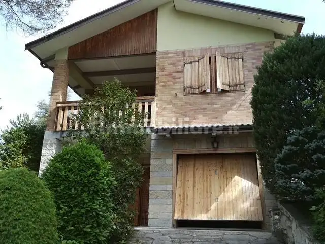 Villa in vendita a Montefortino