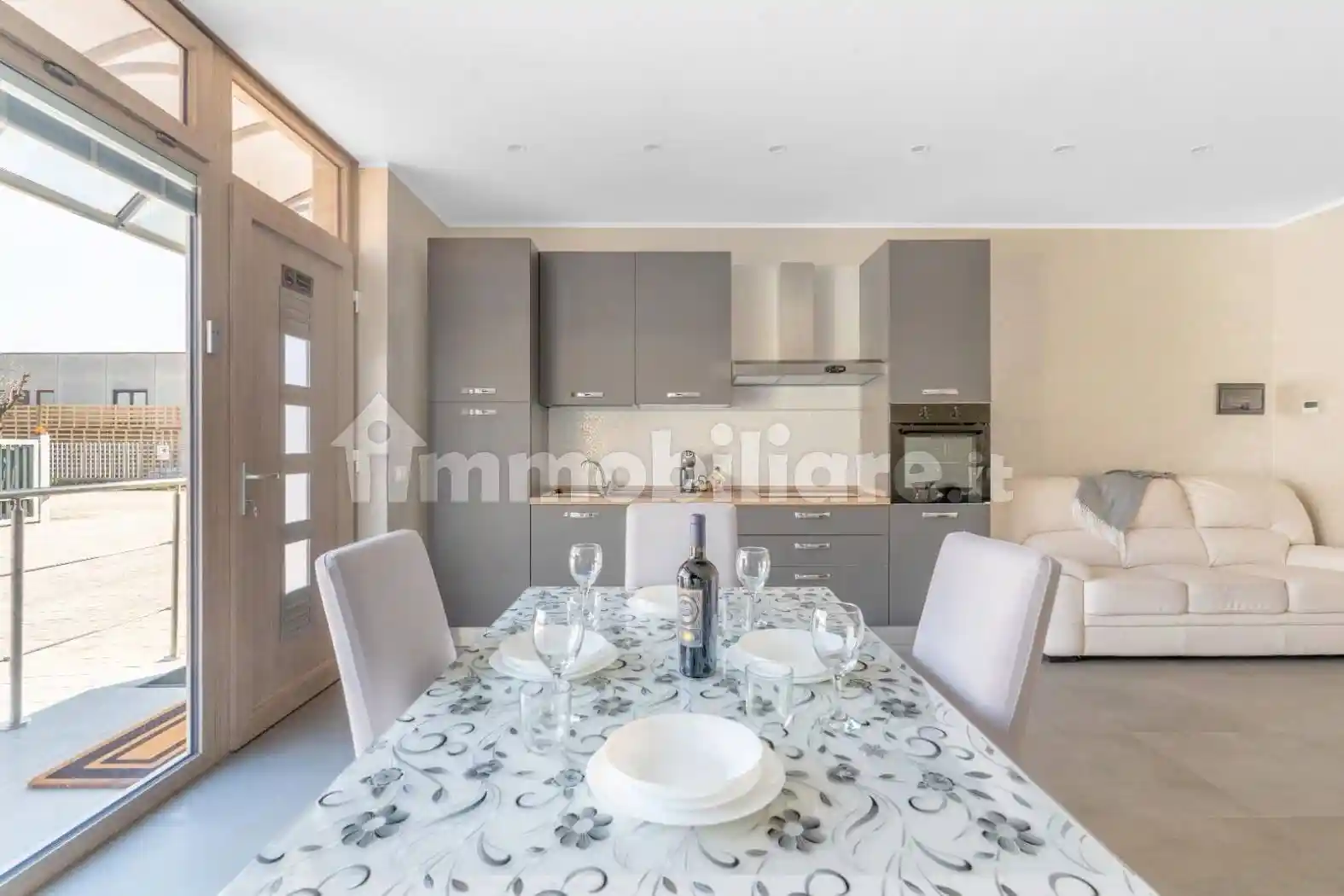 Appartamento in villa via Giacomo Puccini, Centro, Castiglione delle Stiviere - foto 3