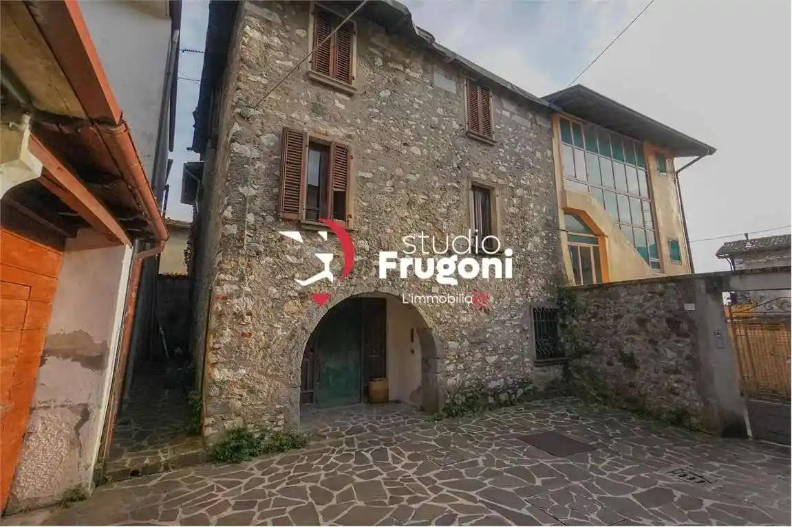 Casa indipendente in vendita a Roè Volciano