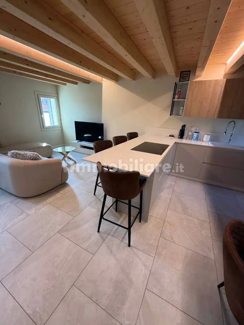 Trilocale ottimo stato, primo piano, Centro, Colle Umberto - foto 3