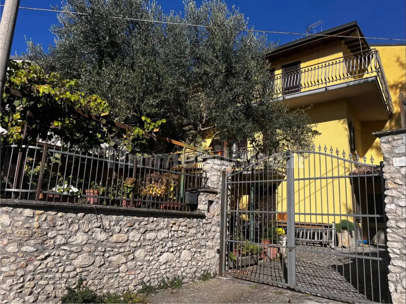 Casa indipendente in vendita a Pizzoli