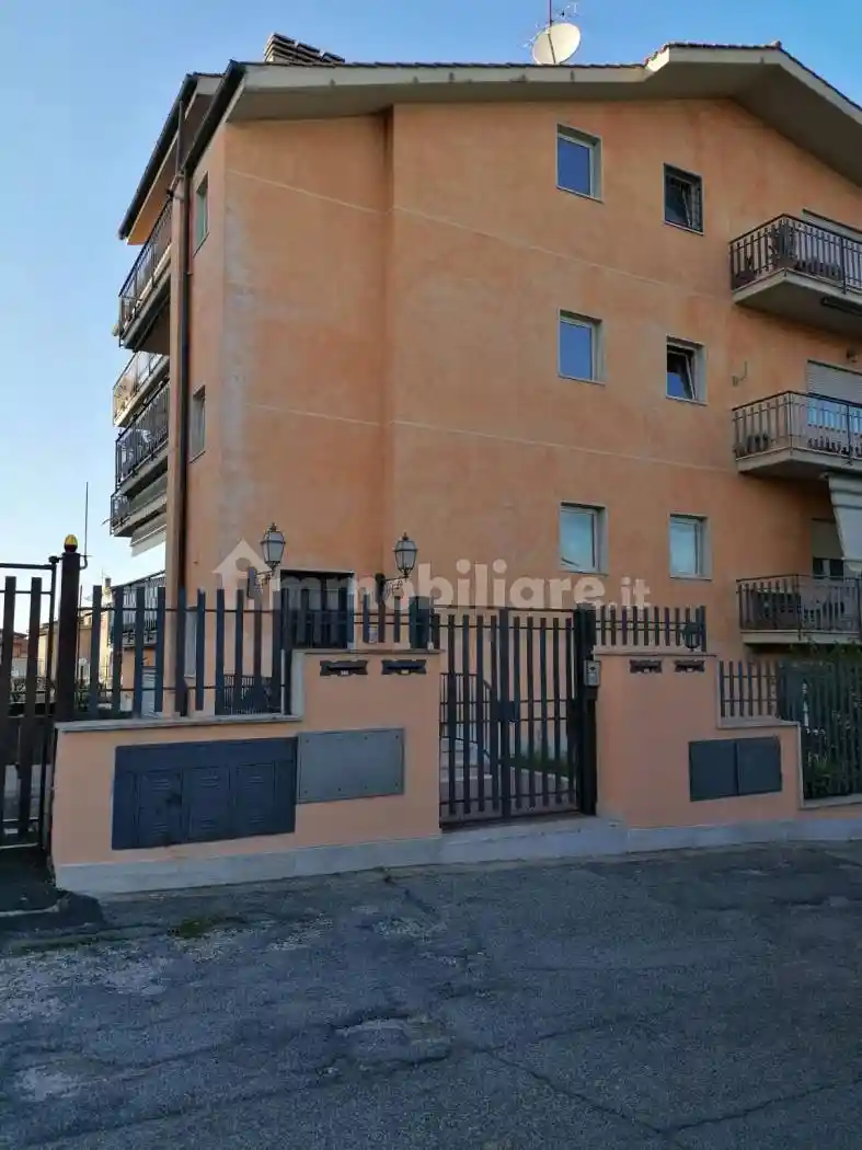 Appartamento via Agrate Brianza 41, Morena, Roma - foto 2