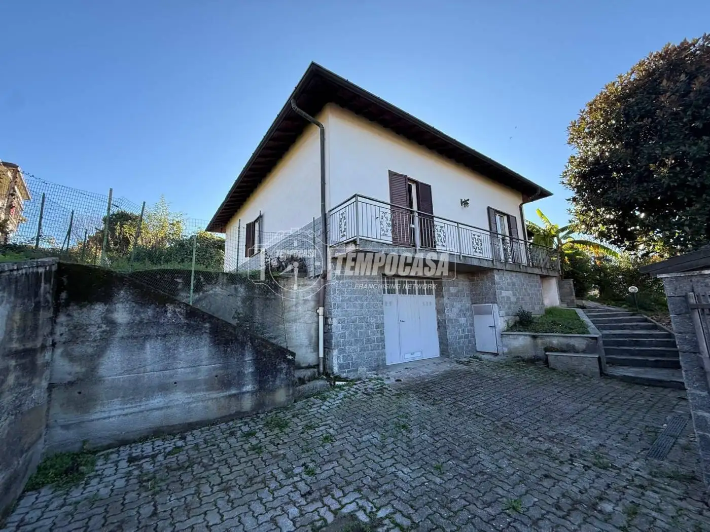 Villa in vendita a Uggiate con Ronago