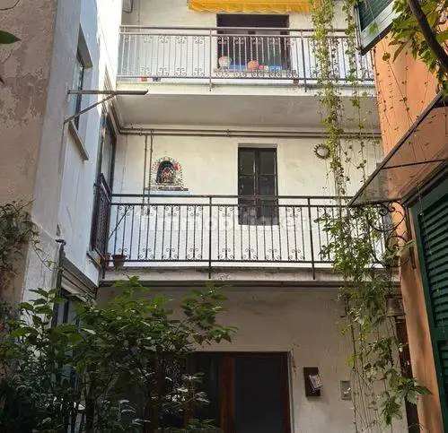 Villa in vendita a Besano