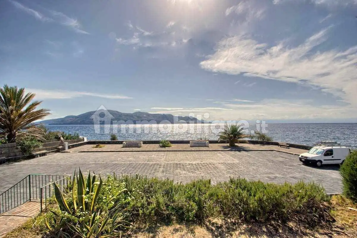 Villa in vendita a Santa Marina Salina