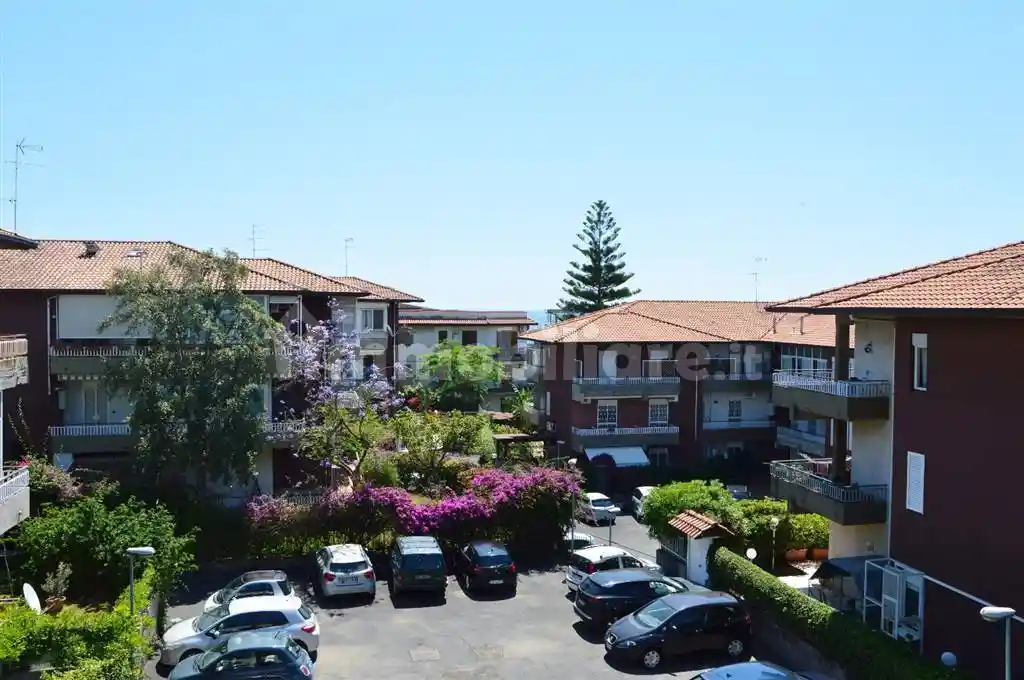 Appartamento in vendita a Aci Castello