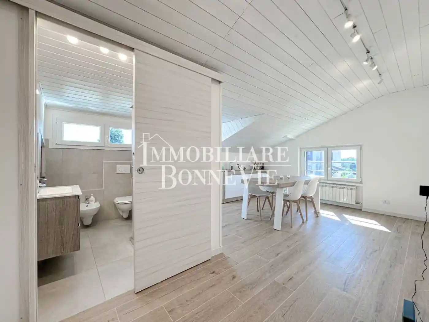 Trilocale via Carlo Bernasconi 30, Brughiere, Uggiate con Ronago - foto 3