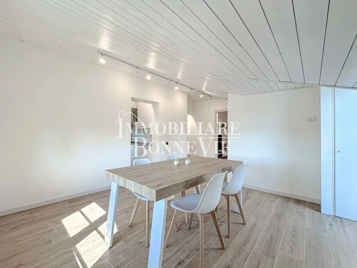 Trilocale via Carlo Bernasconi 30, Brughiere, Uggiate con Ronago - foto 4