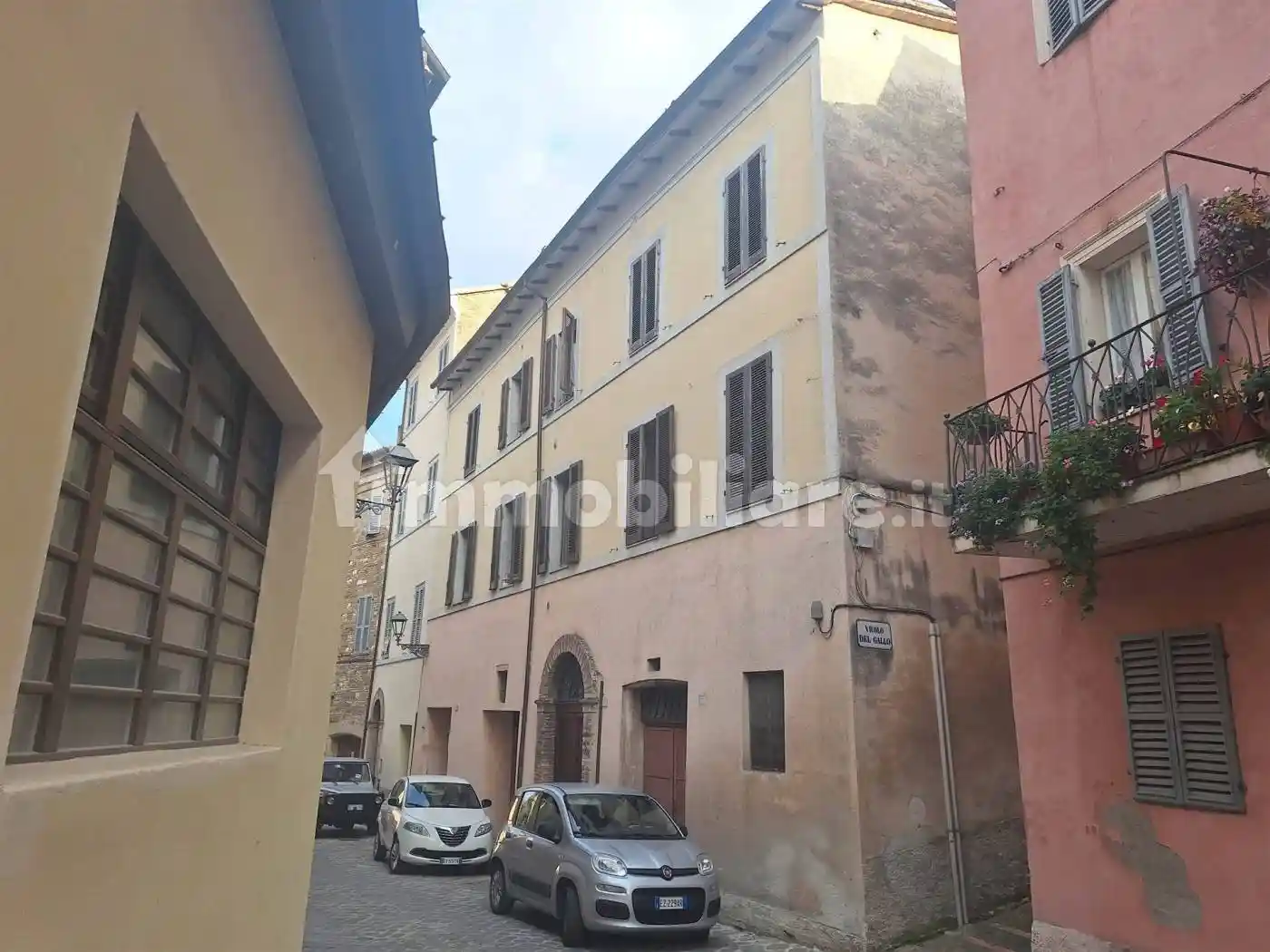 Palazzo - Edificio in vendita a San Severino Marche