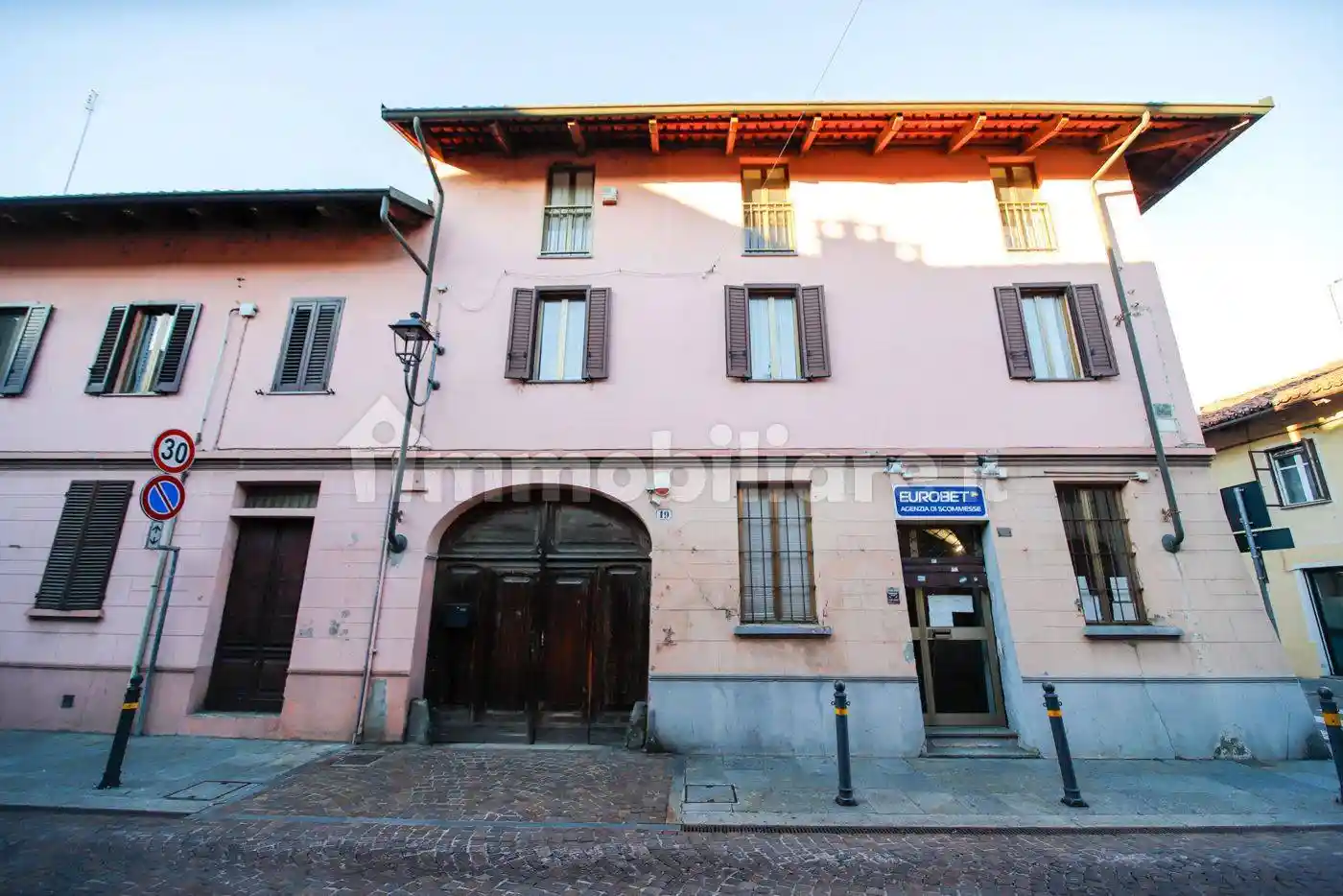 Palazzo - Edificio in vendita a Volpiano