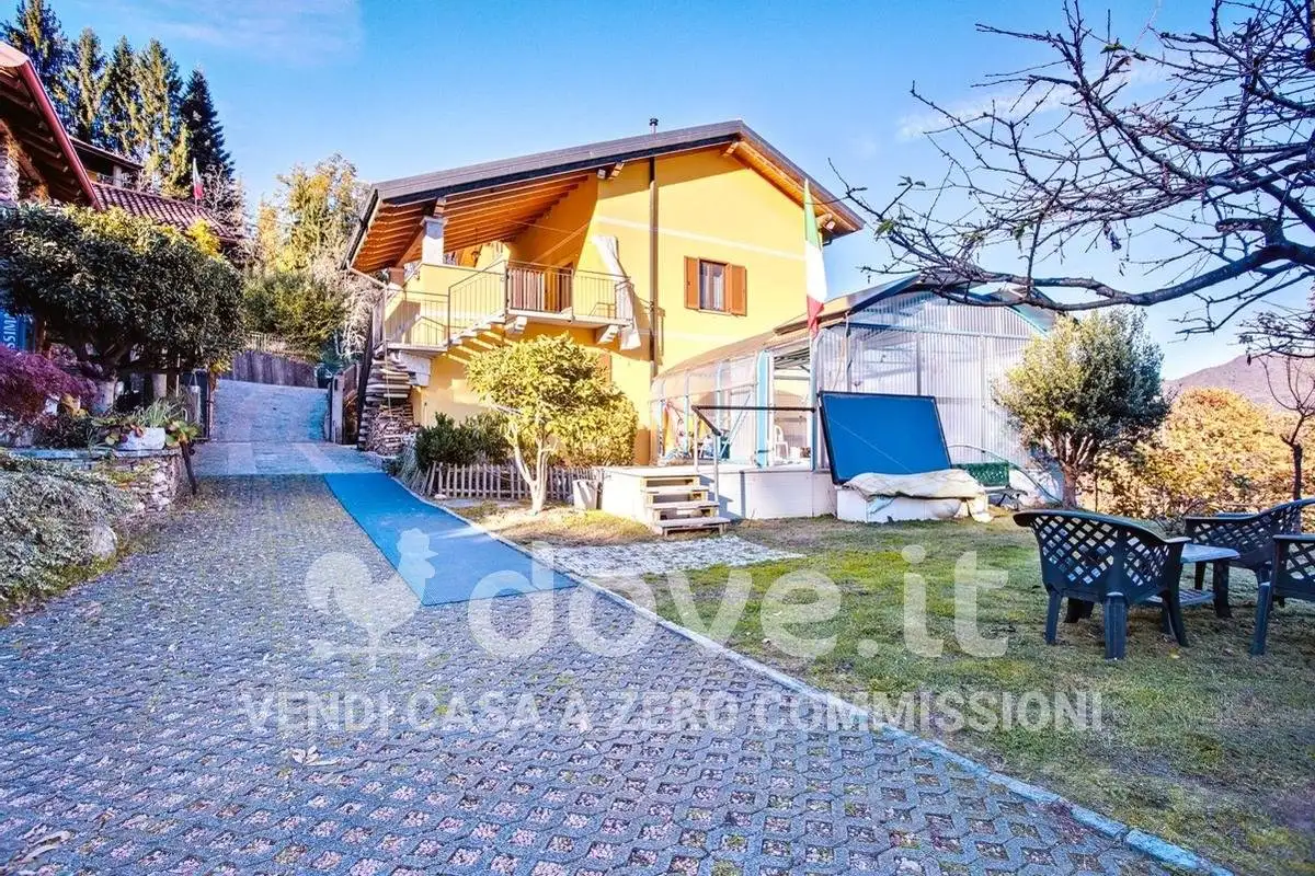 Villa in vendita a Brissago-Valtravaglia