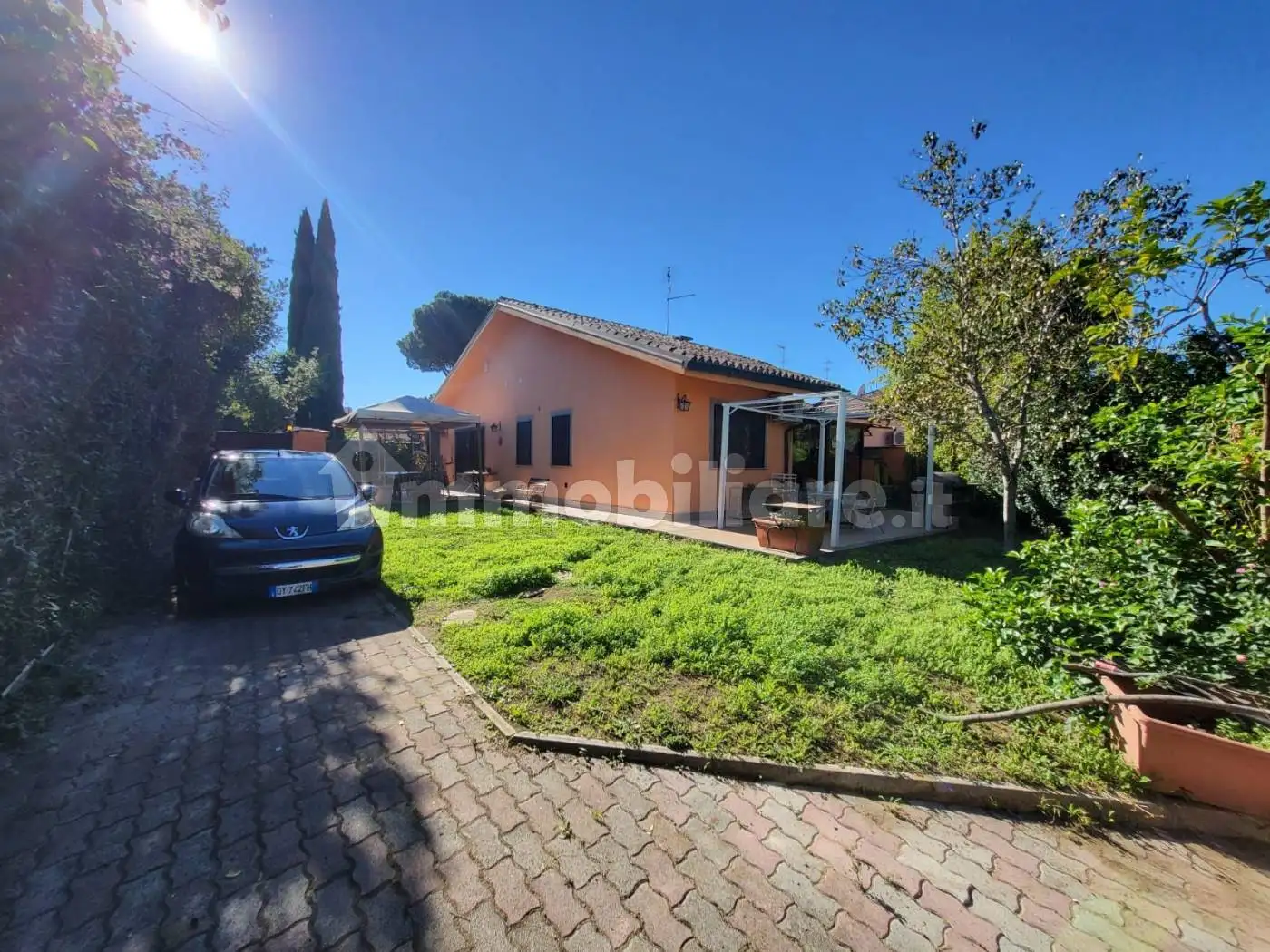 Villa plurifamiliare in vendita a Roma