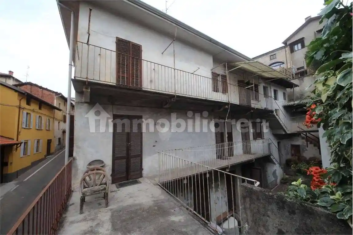 Palazzo - Edificio in vendita a Oleggio