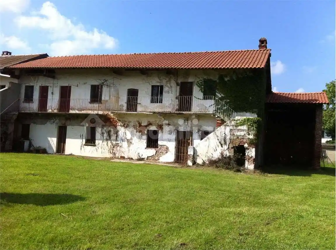 Rustico - Casale in vendita a Oleggio