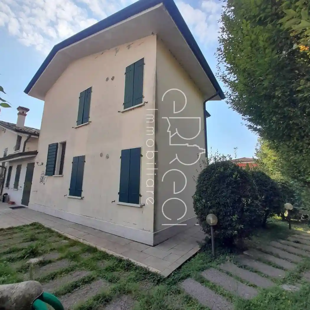 Villa in vendita a Mantova