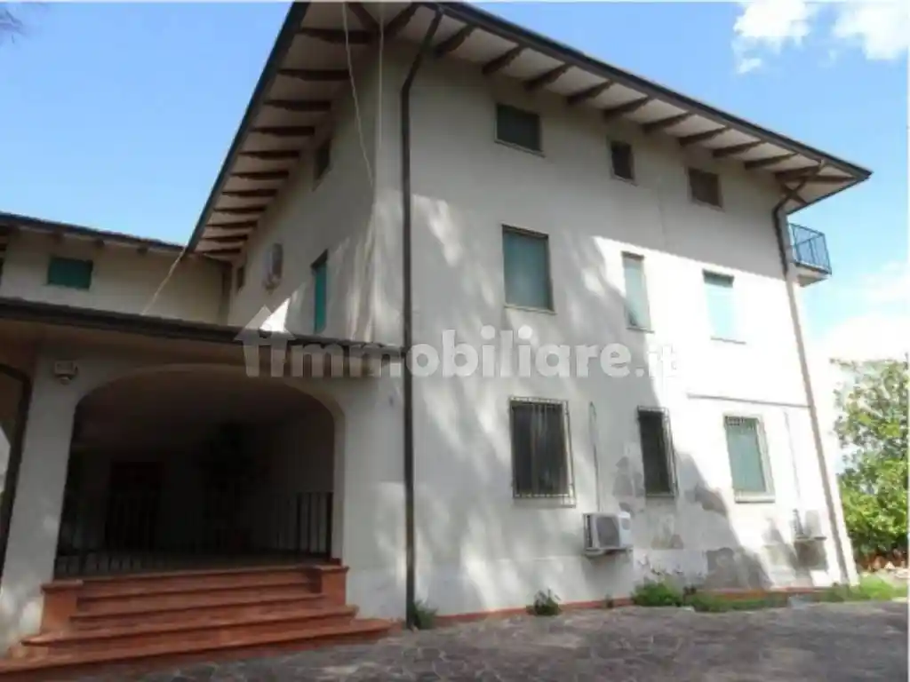 Villa all'asta via Amelia, Perugia - foto 2