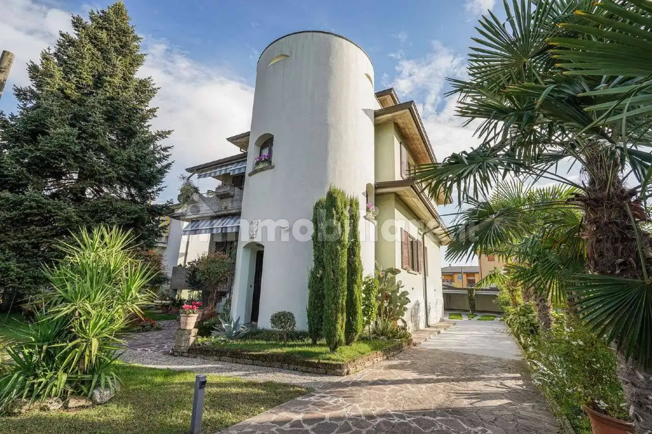 Villa in vendita a Fara Gera d'Adda