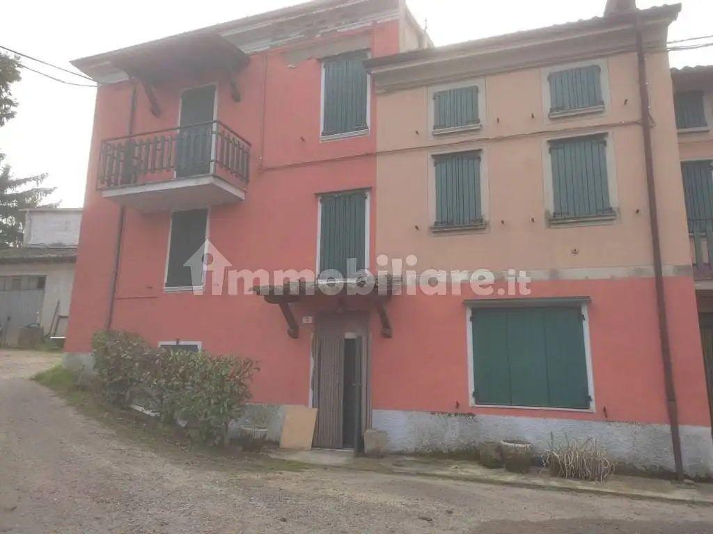 Casa indipendente in vendita a Pianello Val Tidone