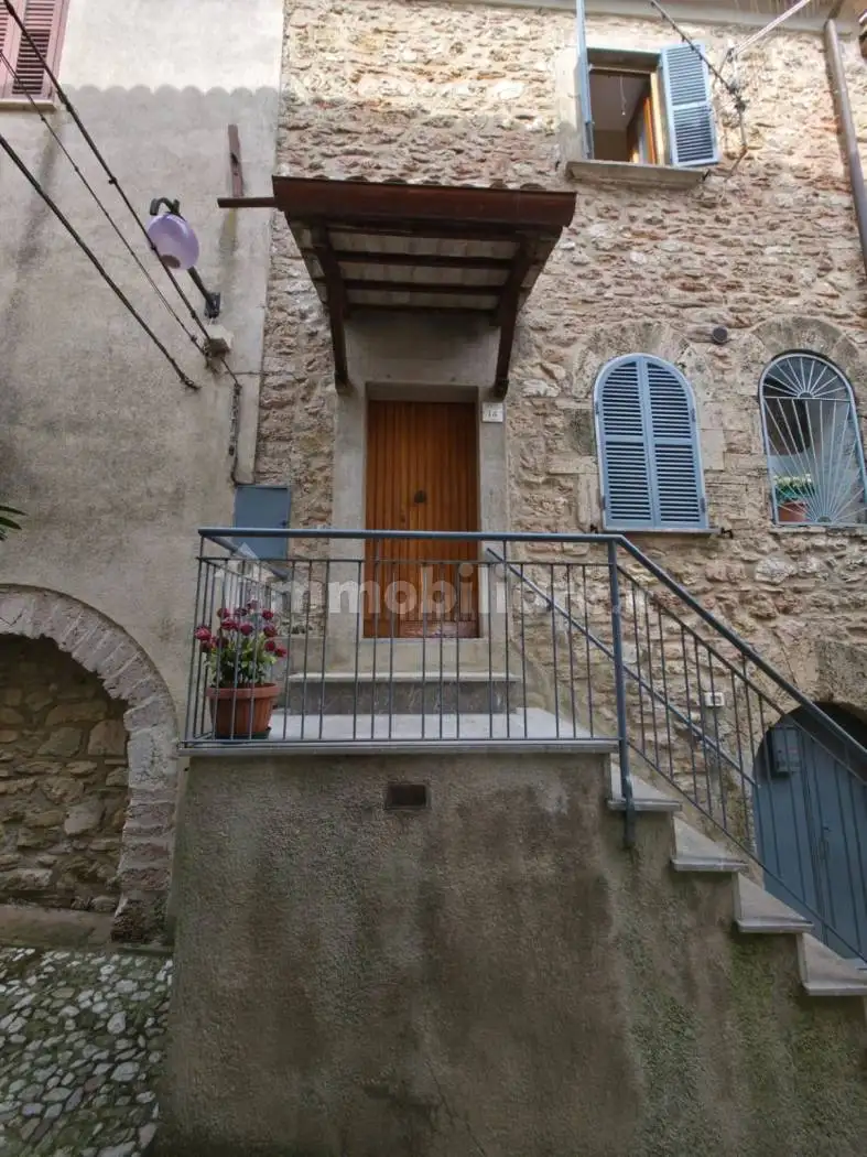 Casa indipendente in vendita a Spoleto