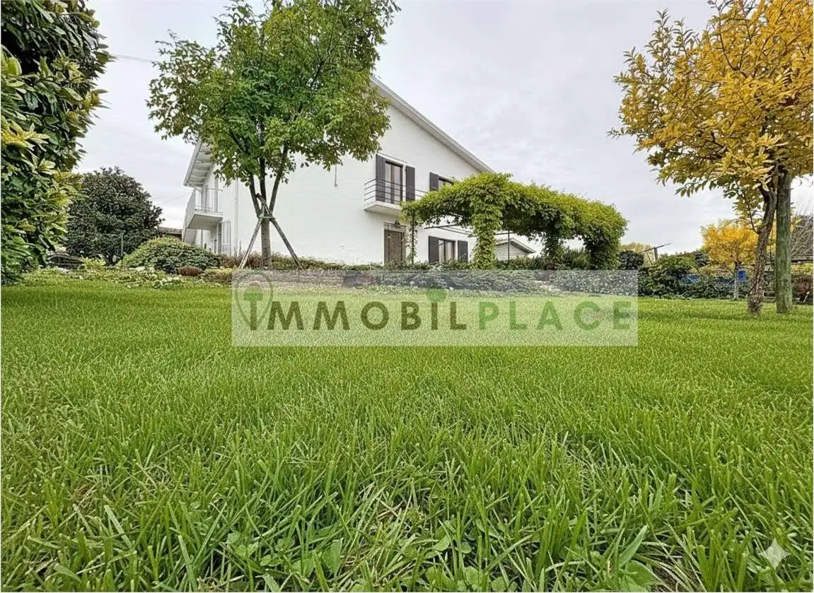 Villa in vendita a Pastrengo