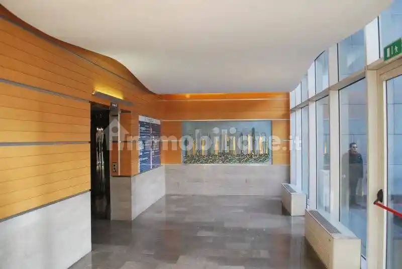 Palazzo - Edificio in Affitto - foto 2