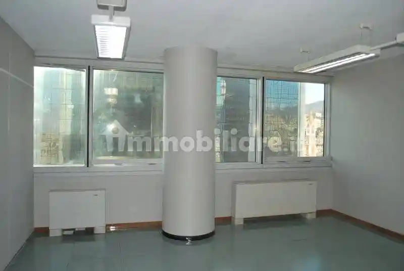 Palazzo - Edificio in Affitto - foto 3