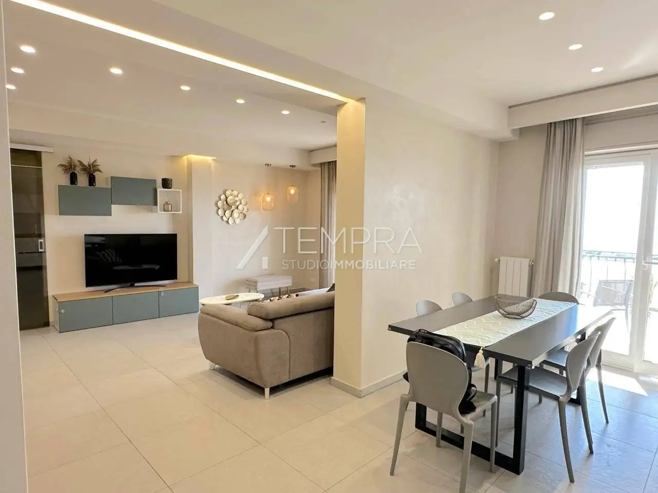 Appartamento via Pascal, Adrano - foto 2