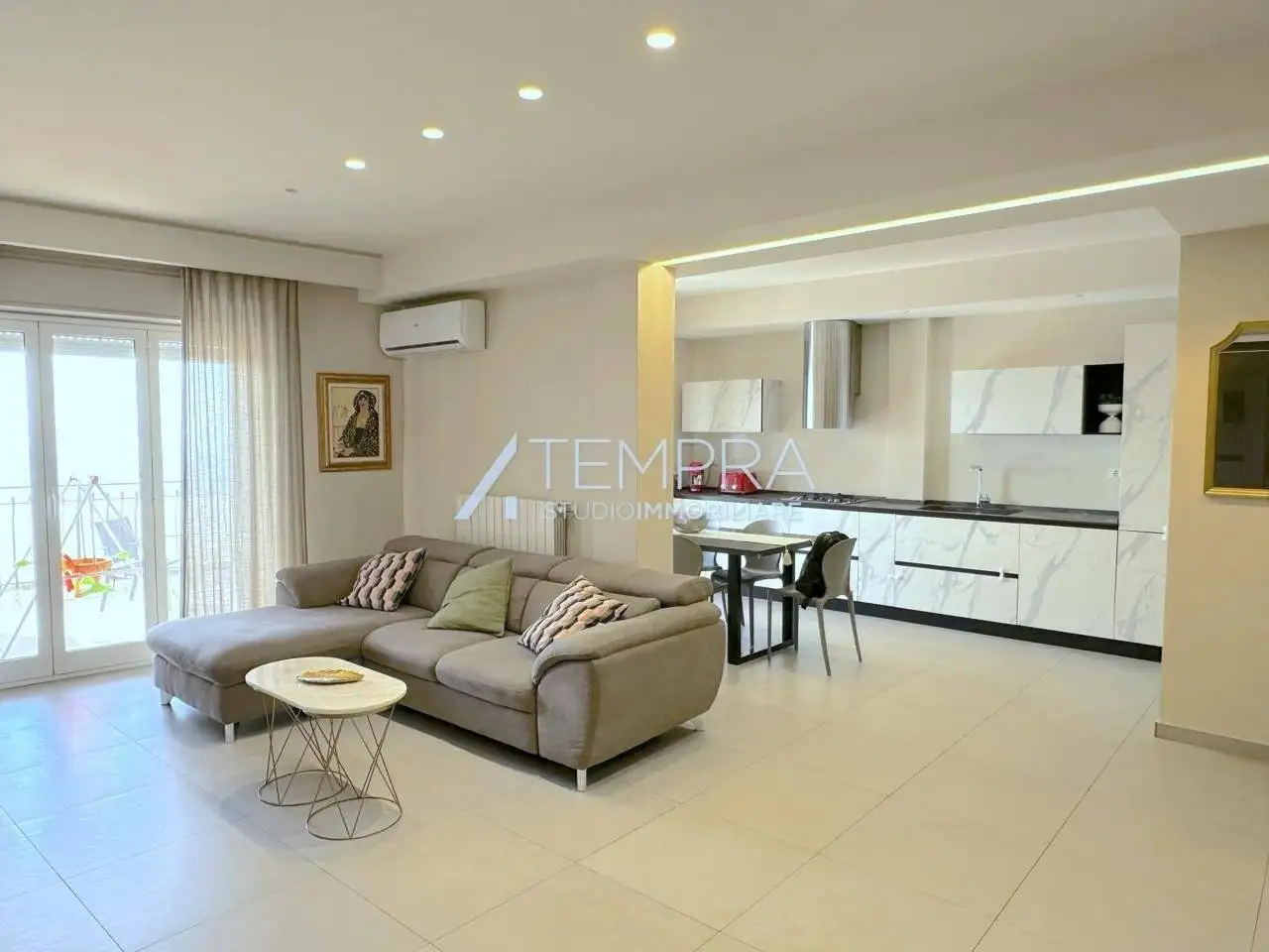 Appartamento via Pascal, Adrano - foto 3