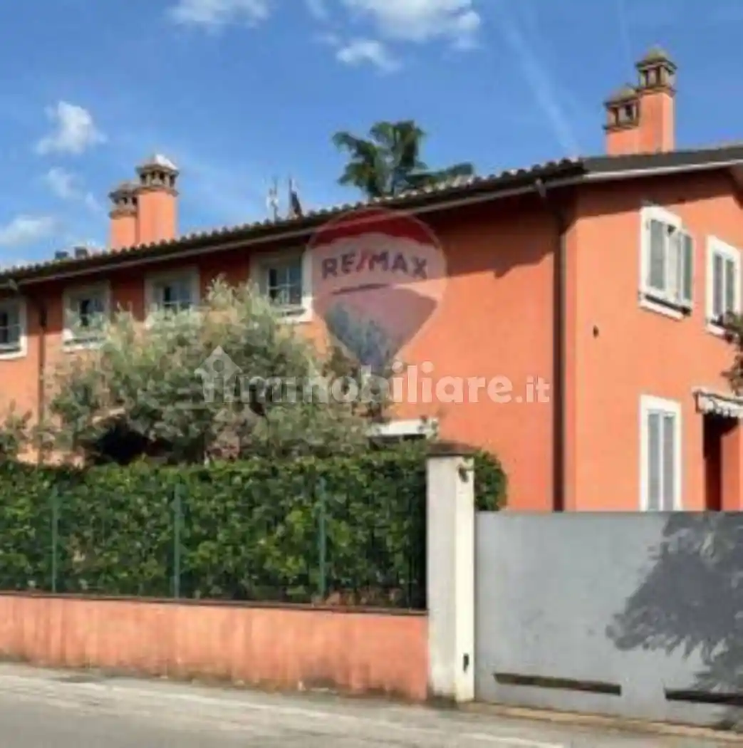 Casa indipendente in vendita a Foligno