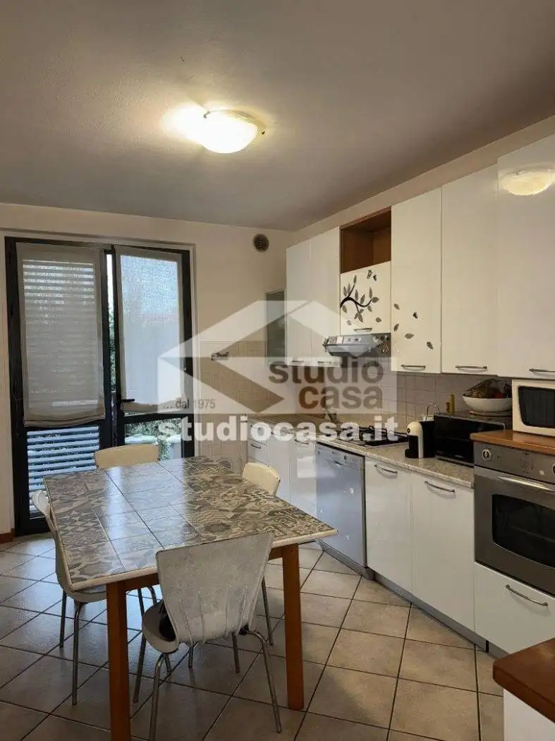 Appartamento in villa, ottimo stato, 115 m², Comun Nuovo - foto 2