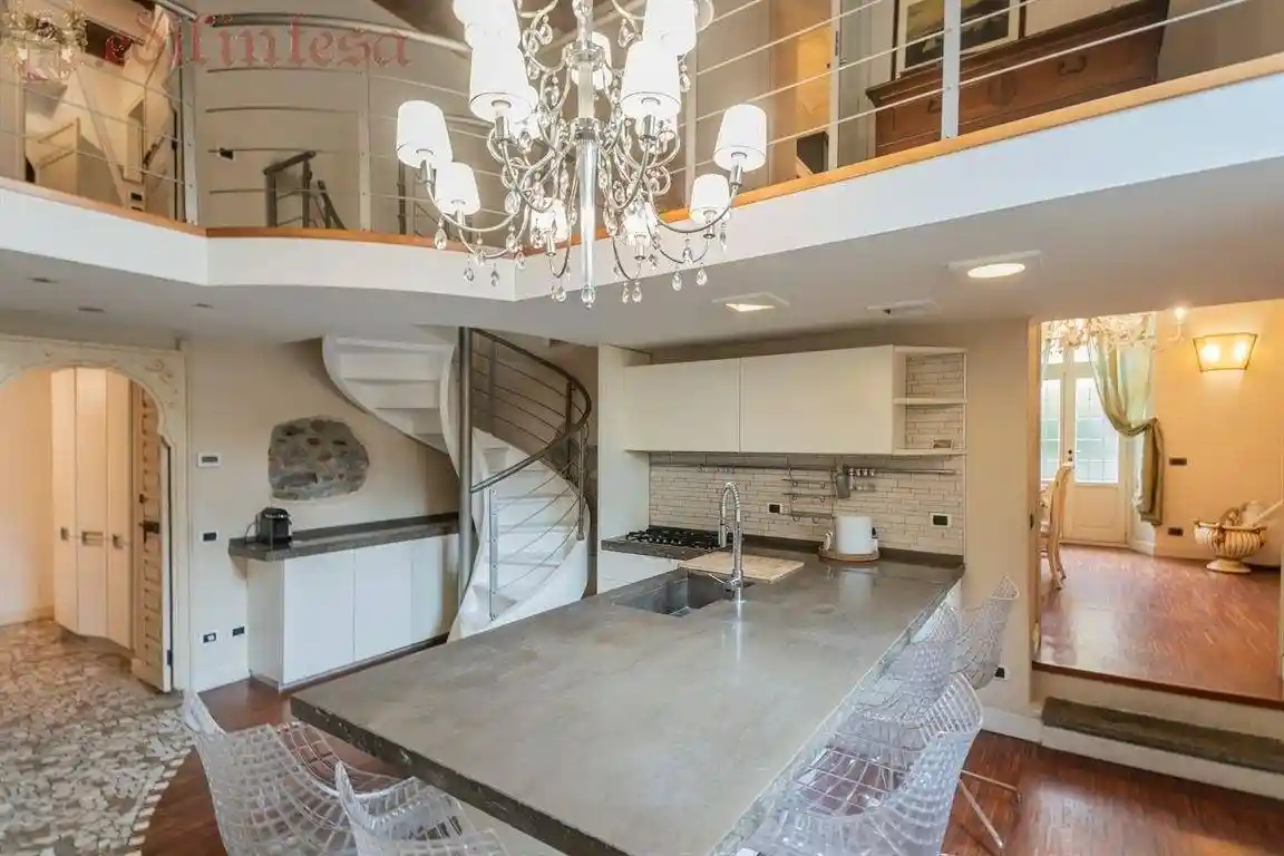 Casa indipendente in vendita a Besana in Brianza