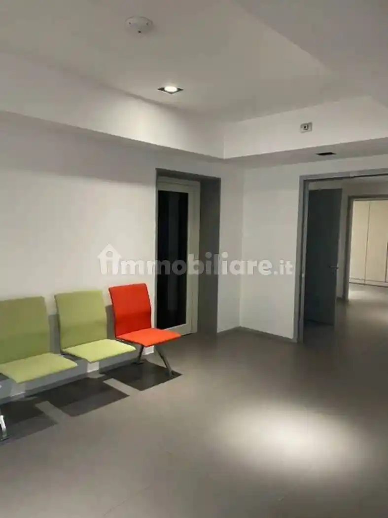 Palazzo - Edificio in Affitto - foto 4