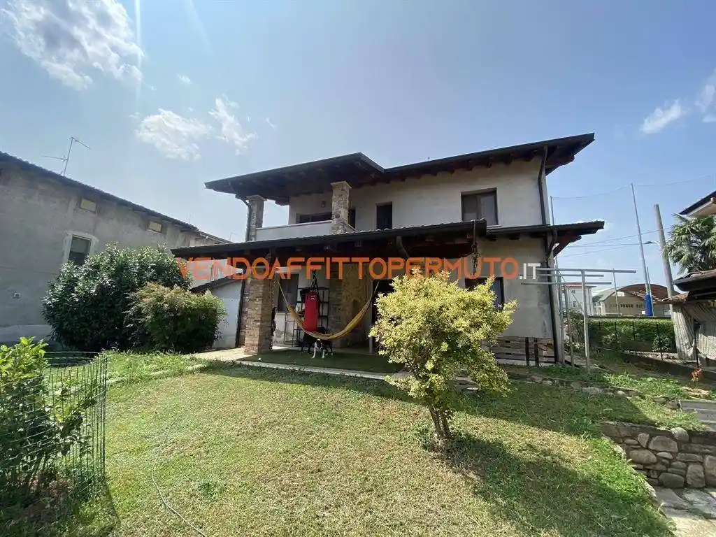 Villa in vendita a Romano di Lombardia