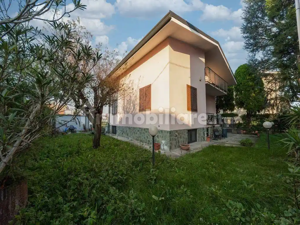 Villa in vendita a Muggiò