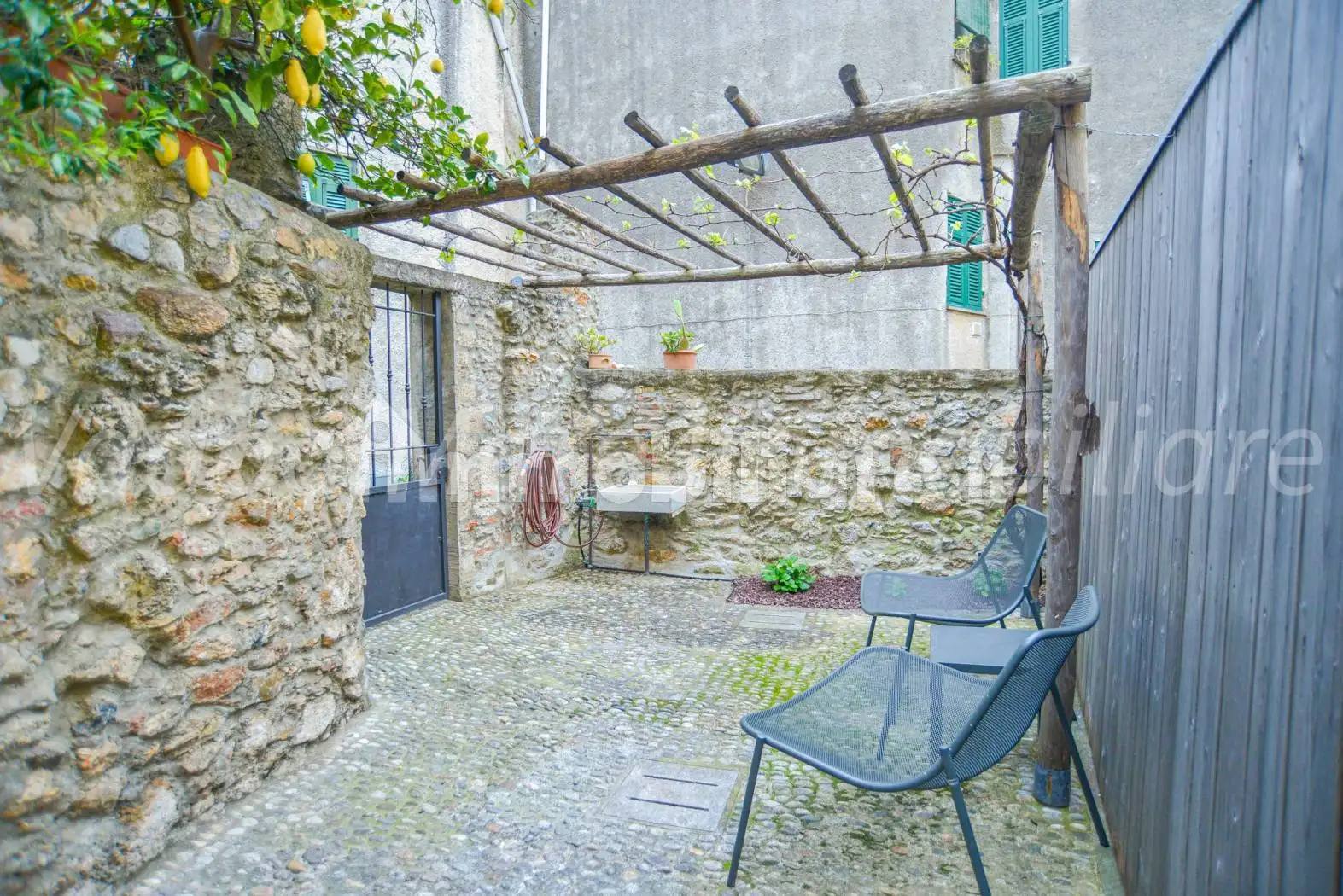 Appartamento in affitto a Borgio Verezzi