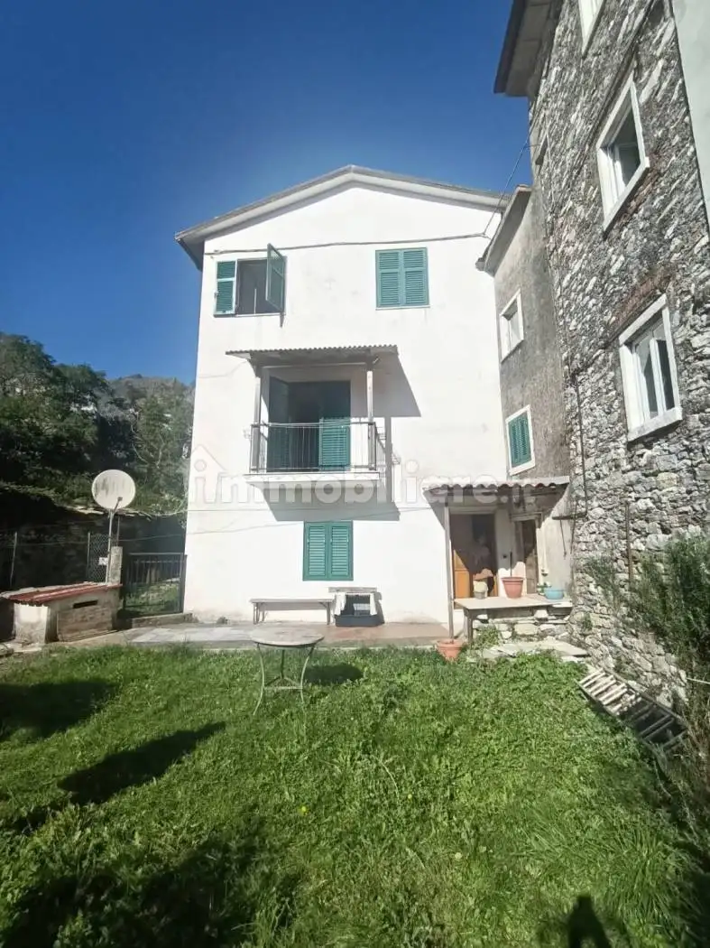 Casa indipendente in vendita a Carrara