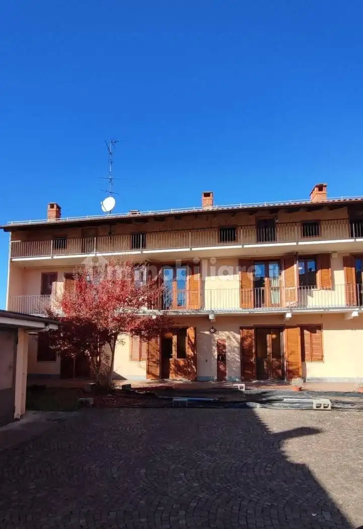 Palazzo - Edificio in vendita a Recetto