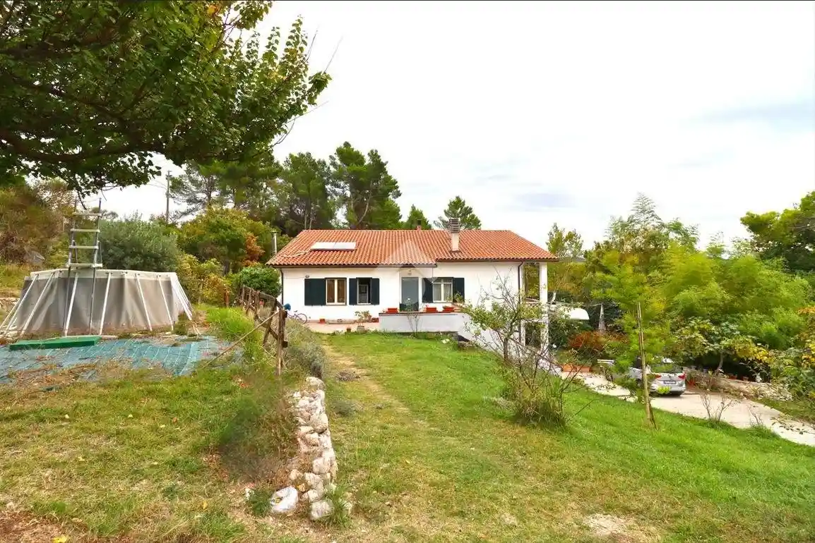 Casa indipendente in vendita a Terni