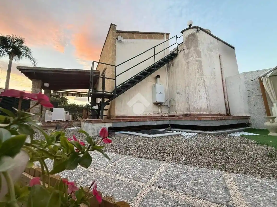 Villa in vendita a Campofelice di Roccella