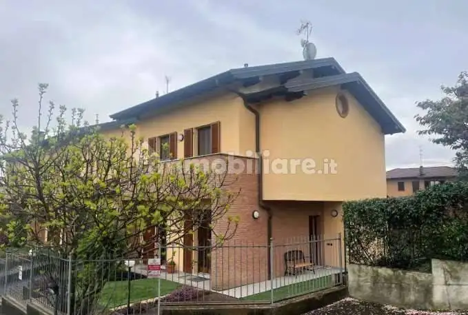 Villetta a schiera in asta a Albiolo