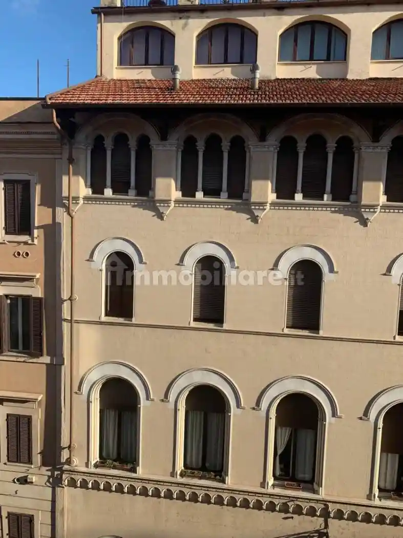Palazzo - Edificio in vendita a Roma