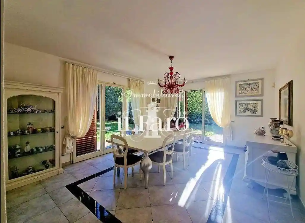 Villa in vendita a Cascina